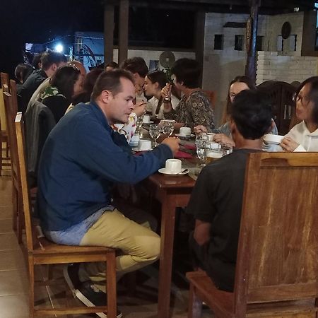 Karang Sari Guesthouse & Warung Munduk Dış mekan fotoğraf