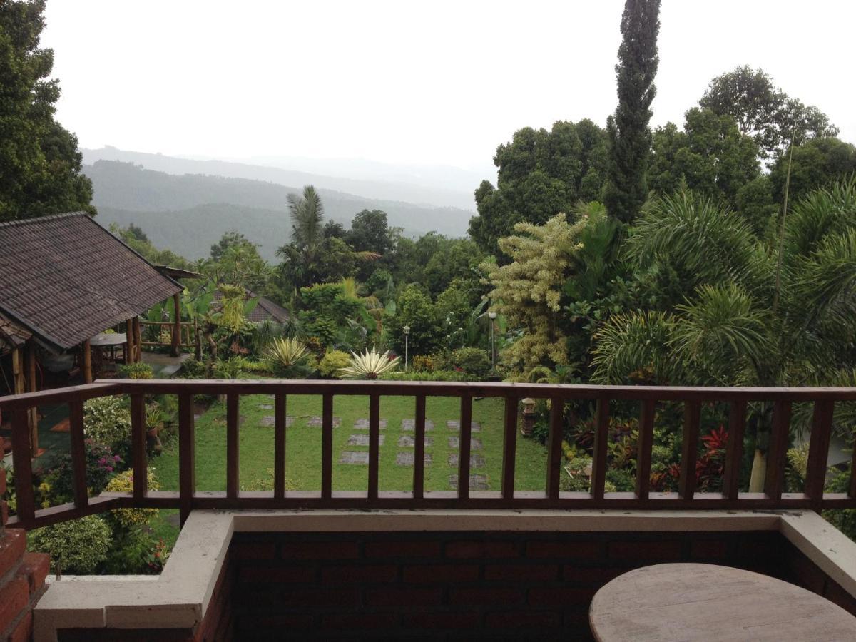 Karang Sari Guesthouse & Warung Munduk Dış mekan fotoğraf