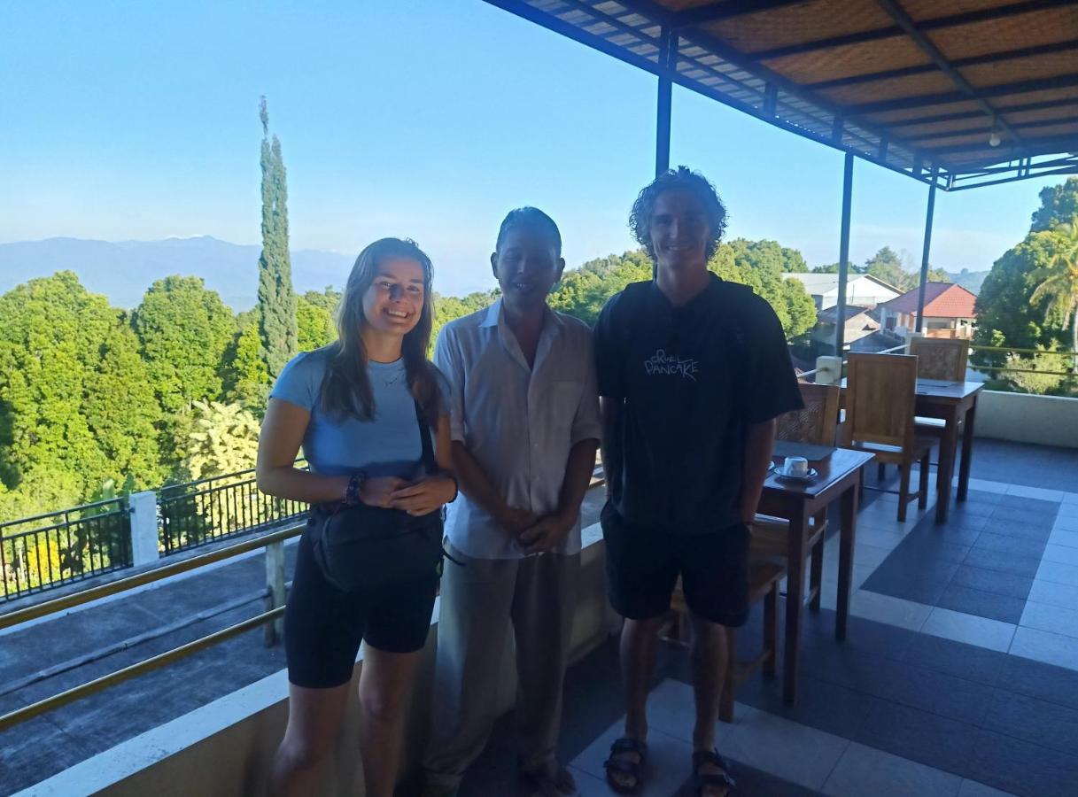 Karang Sari Guesthouse & Warung Munduk Dış mekan fotoğraf