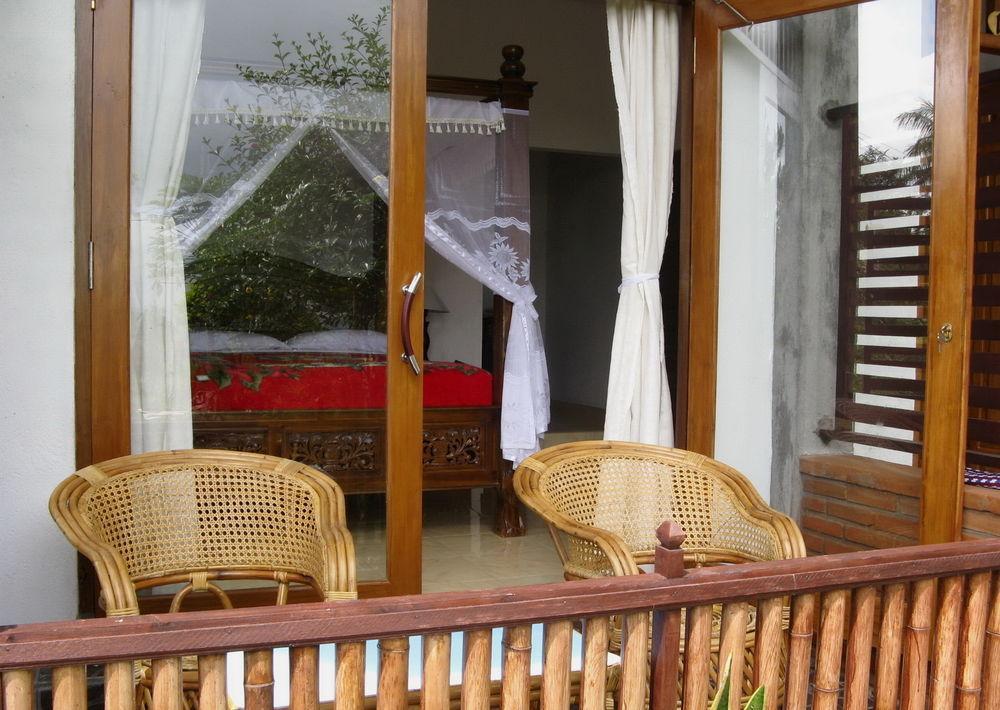 Karang Sari Guesthouse & Warung Munduk Dış mekan fotoğraf