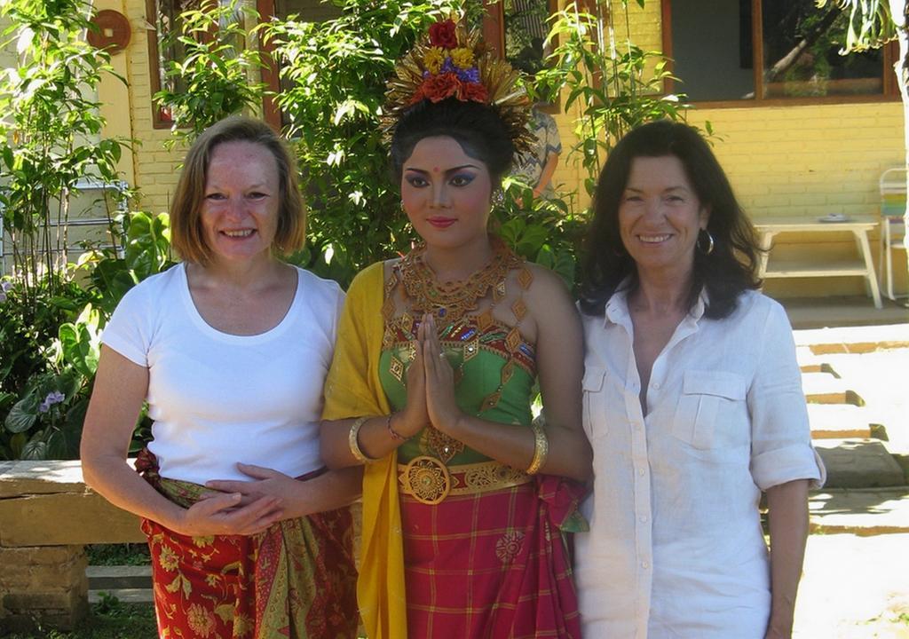 Karang Sari Guesthouse & Warung Munduk Dış mekan fotoğraf