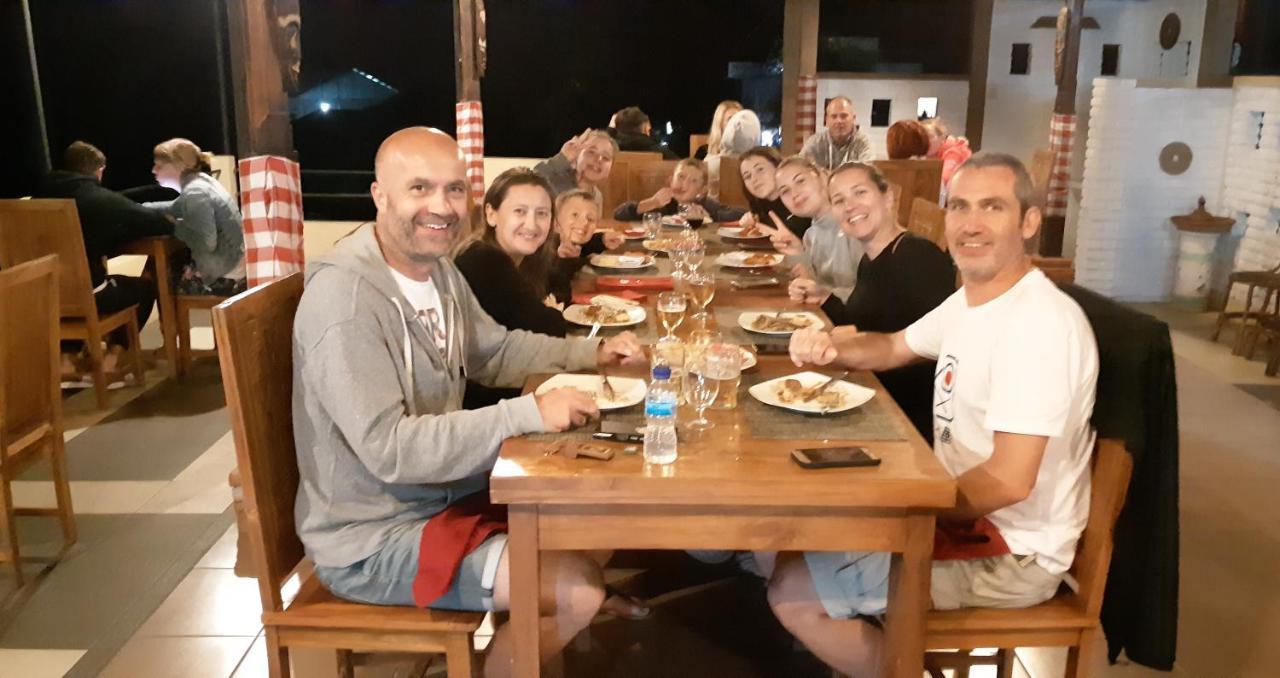 Karang Sari Guesthouse & Warung Munduk Dış mekan fotoğraf