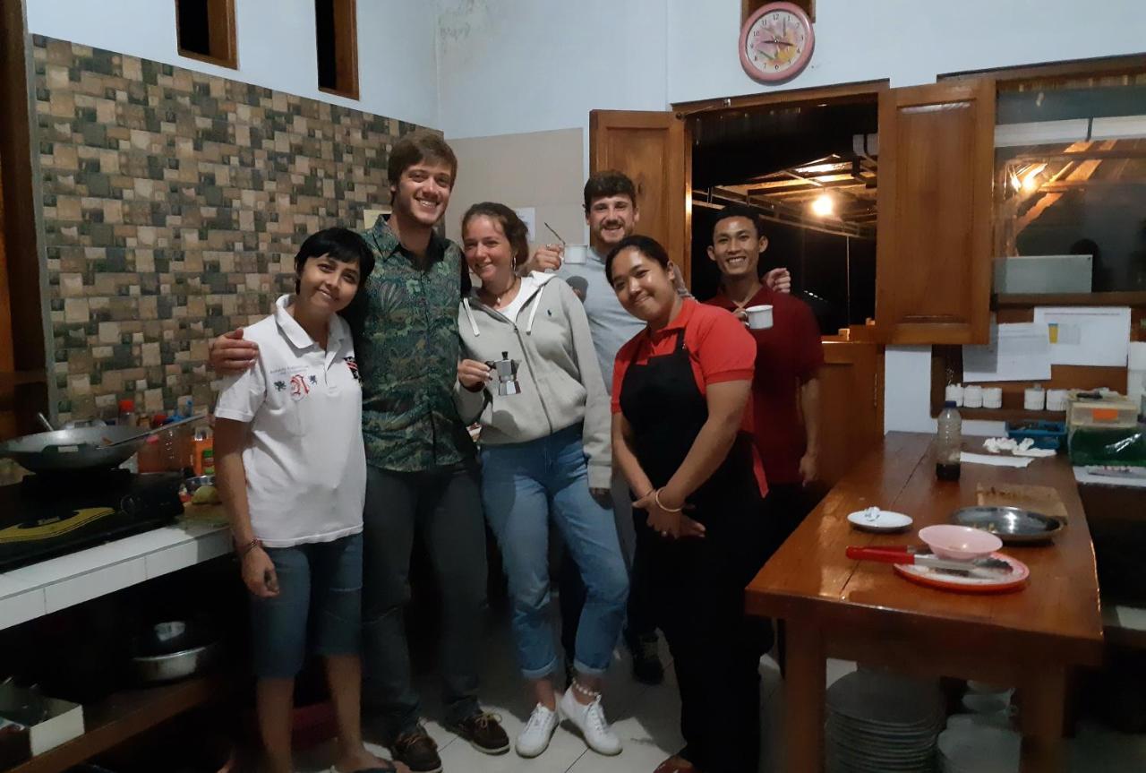 Karang Sari Guesthouse & Warung Munduk Dış mekan fotoğraf
