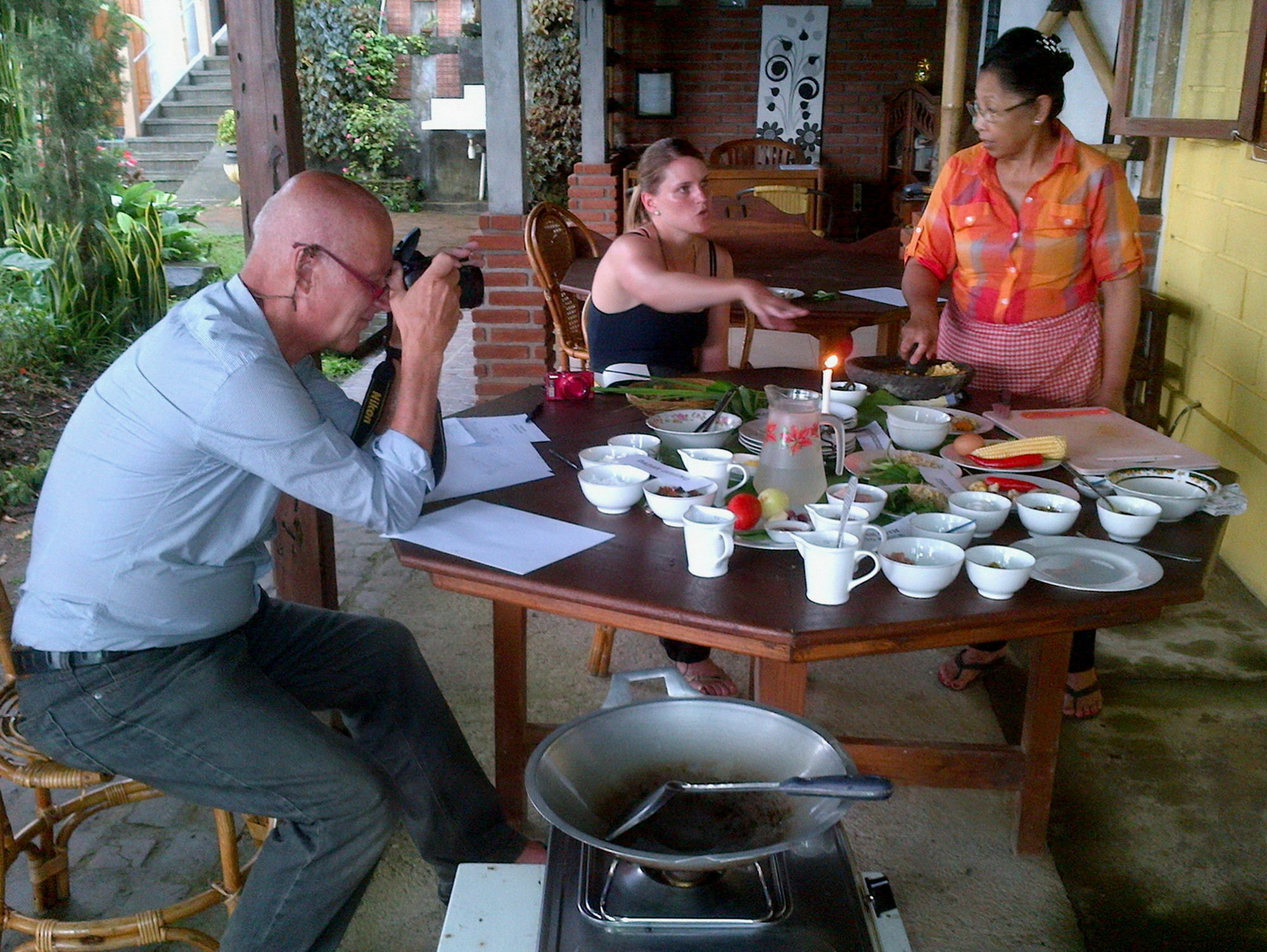 Karang Sari Guesthouse & Warung Munduk Dış mekan fotoğraf