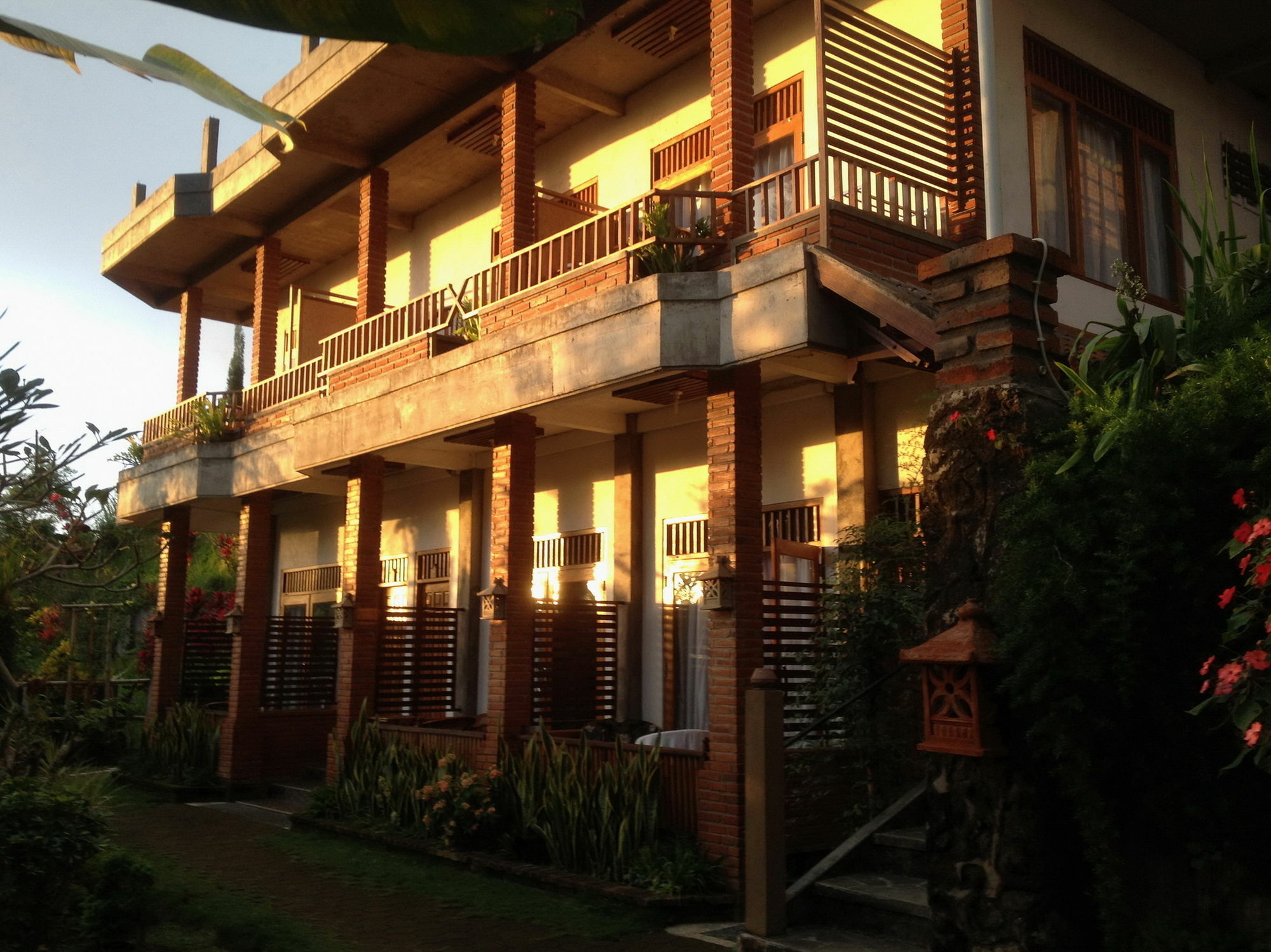 Karang Sari Guesthouse & Warung Munduk Dış mekan fotoğraf